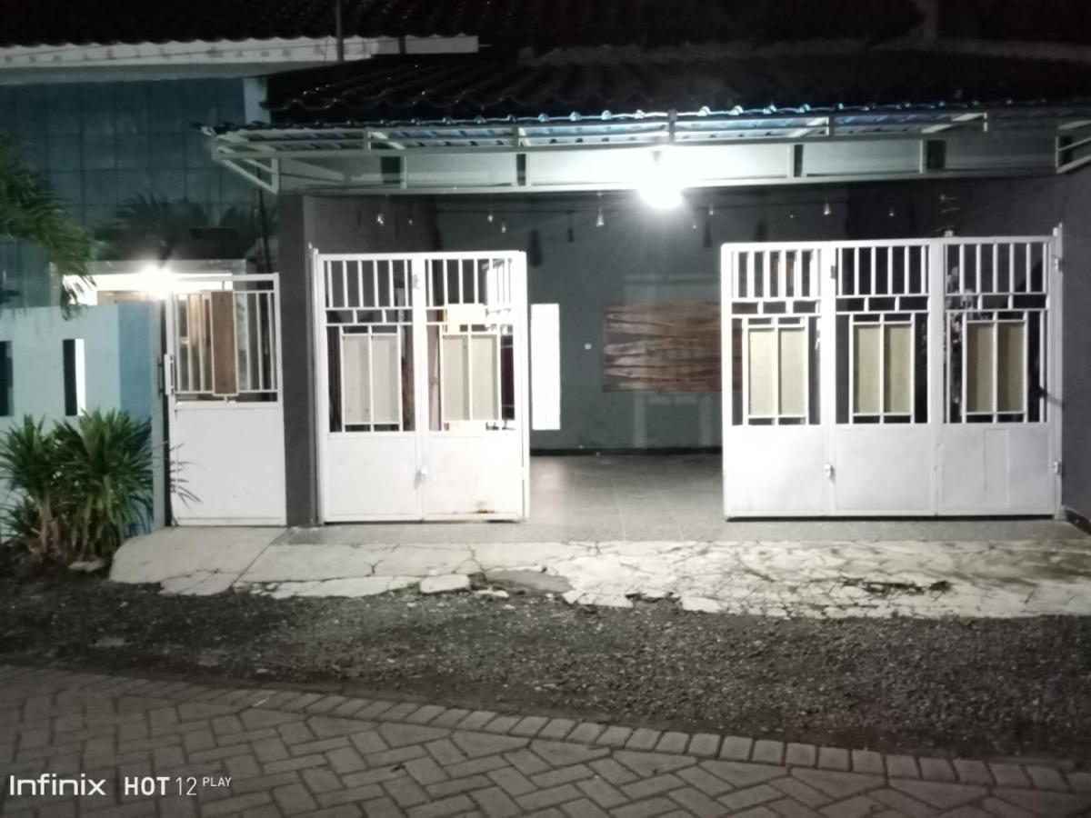 999 Khs 2 Homestay Ketapang  Dış mekan fotoğraf